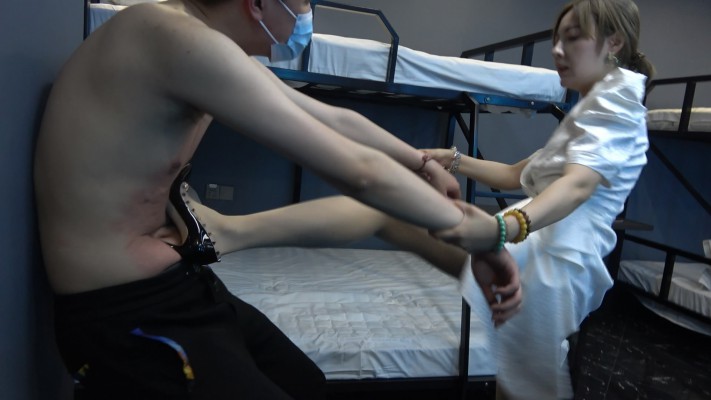 【彼岸花】导员踢踹教育网瘾少年 YC-211221-8