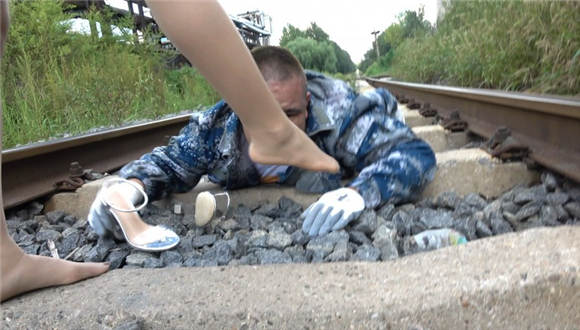 冷柔铁道操练特种狗