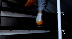 【惑心】极品靴子里榨汁吸管直接喝