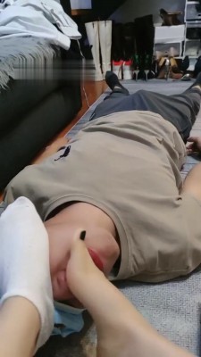 【丫丫啊】大学生S恋足深喉场 bf19157