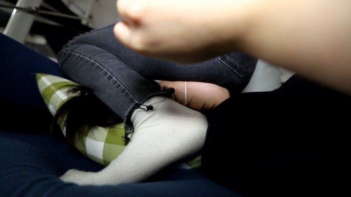 【惑心】牛仔裤坐脸臭白袜窒息