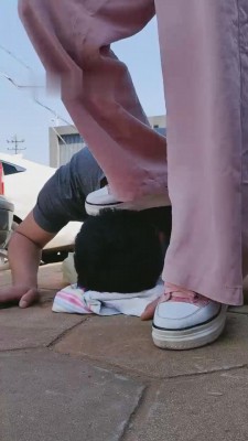 【巴莉女王】假期户外溜贱狗 bf12005