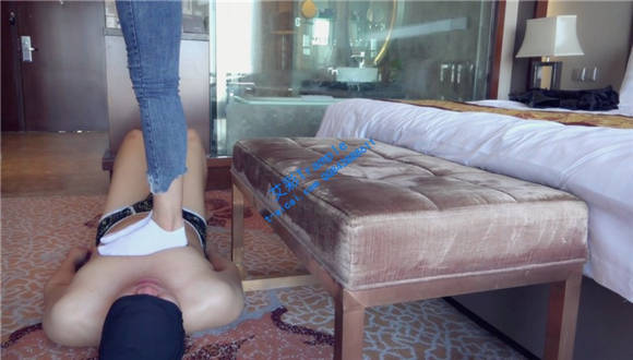 小默牛仔裤白袜运动鞋调教