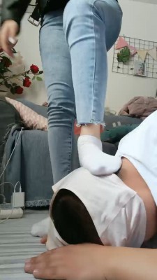 【00后十言】原味白袜辱脚垫【完整版】 bf19563