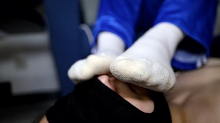 【惑心】女奴给新来的女主闻臭袜舔臭脚