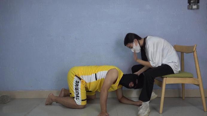 【南国原创】新S小樱霸气惩罚渣男，脏鞋子羞辱，踩踏，耳光，辱骂，踢裆踩YC-220822-5