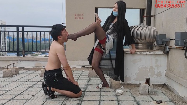 国民女皇脚插吐血户外羞辱脚奴