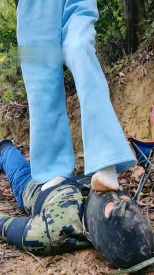 【暴力美学】户外调教-你把鞋底刷舌头/踩踏/藤条sp bf22013