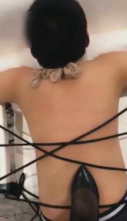 【vivi】高跟黑丝重度鞭打