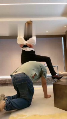 【妮可】霸道女总裁掰弯员工 bf18415