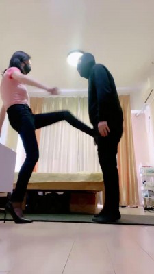 【小妮】高跟踩踏踢裆丝袜脚捂脸 bf23053_HD绳艺资源