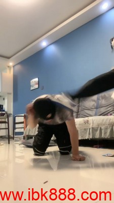 【嘟嘟S】双S学生妹白袜脚踩狗 bf23480