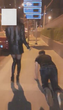 【VIVI】超刺激！午夜遛人形犬_HD绳艺资源