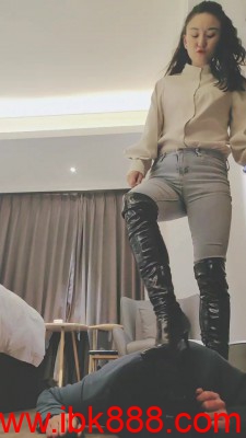 【飞扬女王】长靴御姐S碾压地毯 bf23561