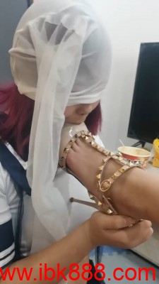 【全国最贱女M】开发素人小姐姐裸足调 bf23590