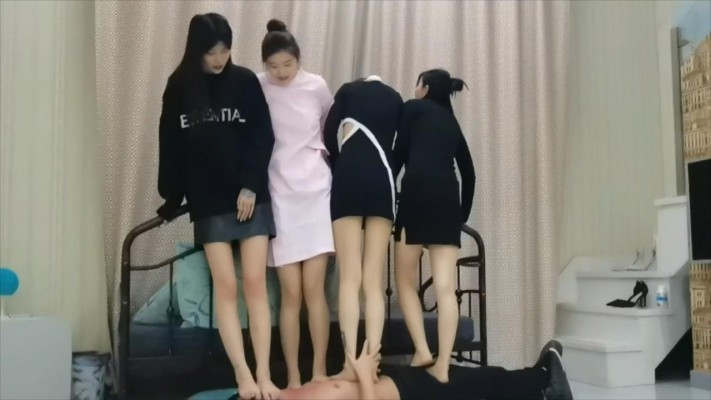 【王某人】4美女暴力跳踩 YC-220117-3