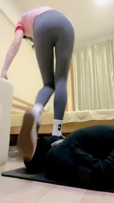 【小妮】帆布鞋白袜踩狗场 bf22742