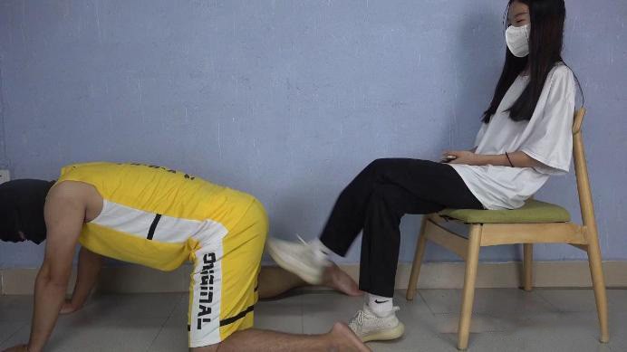 【南国原创】新S小樱霸气惩罚渣男，脏鞋子羞辱，踩踏，耳光，辱骂，踢裆踩YC-220822-5