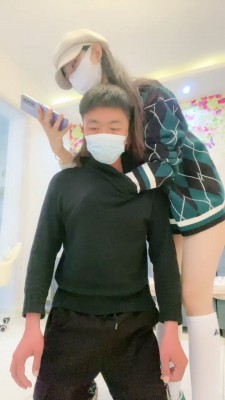 【罗宾】足球女神奖励贱狗舔鞋闻袜圣水 bf22050