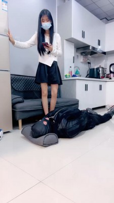 【精神小妹】素人学生S全体重踩踏【双视角版】 bf19840