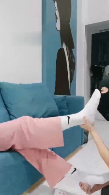 【嘉妮】闻运动后的棉袜臭脚【完整版】 bf18804_HD绳艺资源