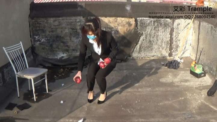 女主职业装高跟物体粉碎2