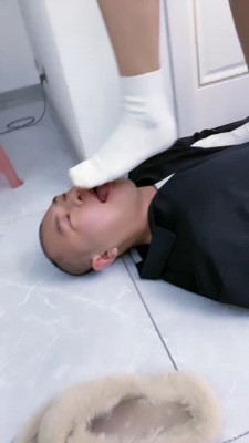 【麋鹿银儿】毛拖鞋白袜暴力踩虐狗 bf23345