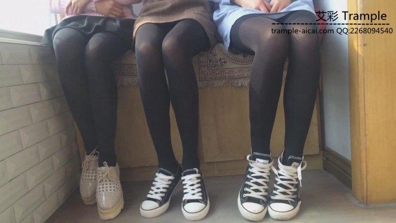 【精品典藏】三个妹子的下午茶系列，重点看袜底！！