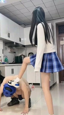 【不良学院】175CM学生长腿暴力不良女学生小柴JK配NIKE飞脚踢爆狗头 YC-230222-3