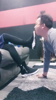 【敏敏郡主】电影院舔素人脏鞋【双视角版】 bf22171_HD绳艺资源