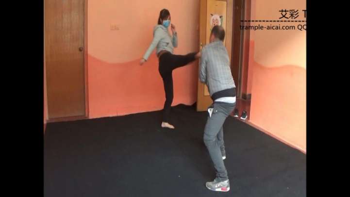 女子大生防狼术演练