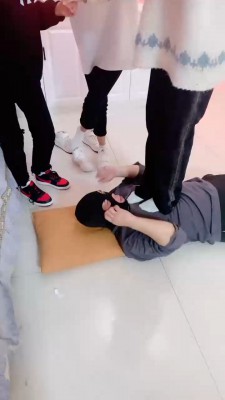 【精神小妹】教多名素人学生主玩sm bf20129