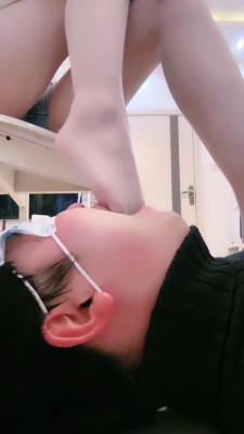 【罗宾】近距离白丝恋足 bf22369