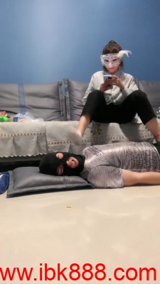 【嘟嘟S】双S学生妹白袜脚踩狗 bf23480