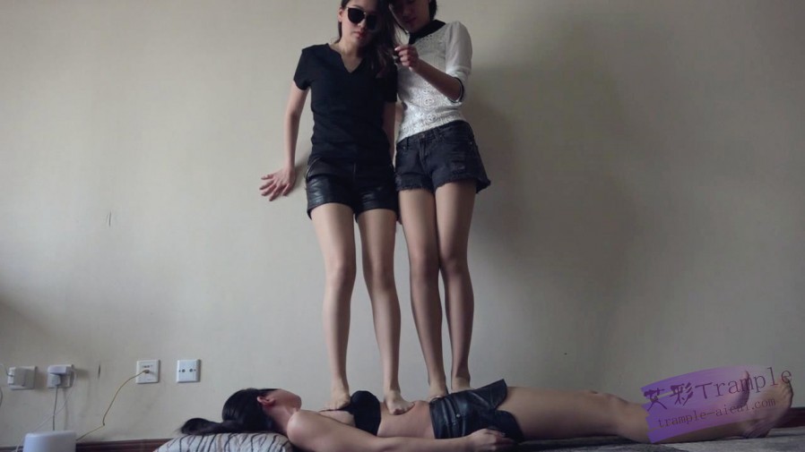 『小妮女女』小妮和长腿妹妹双人重踏女M