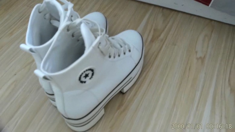 双S狂踹男M臭丝脚呼脸