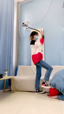 【美离子】帆布鞋强迫路人做狗碾压踩打踢 bf23271