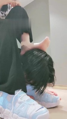 【妮蔻】脏臭小白鞋羞辱小弟弟 bf17736