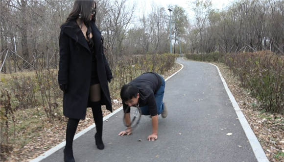 【冷柔】公园暴踢老贱狗，暴力耳光