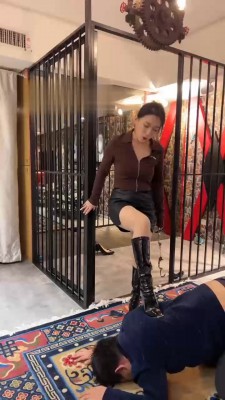 【潘妮女王】挑战极限藤条鞭打 bf22009