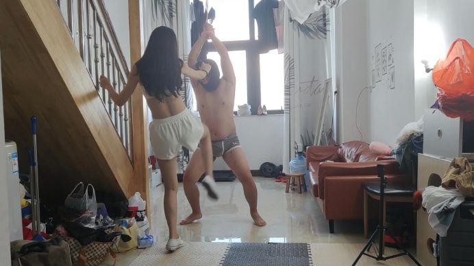 小鱼女神低帮匡威吊绑色魔前任踢爆卵蛋