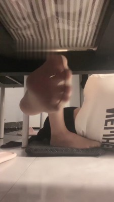 【万一】臭脚无意识踩脚垫 bf19492