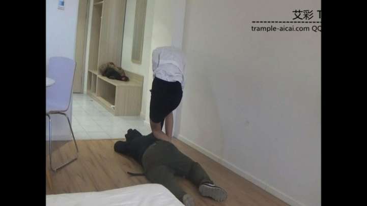 女秘书防狼演示.