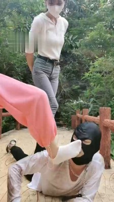 【暴力美学】户外发现小乞丐虐成狗【双视角版】 bf18586