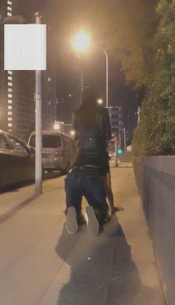 【VIVI】超刺激！午夜遛人形犬