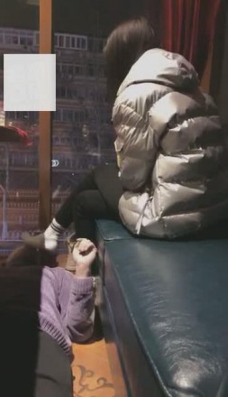 【VIVI】酒吧臭棉袜跺死贱狗