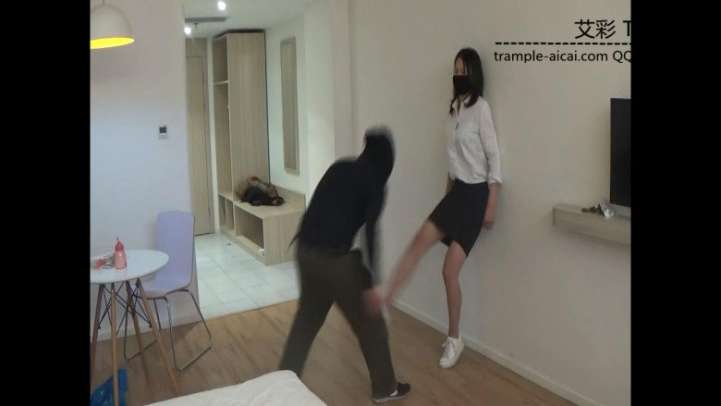 女秘书防狼演示.