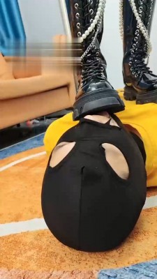 【万灵】黑靴踩踏+插嘴深喉 bf17704