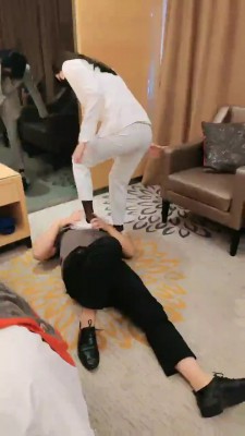 【暴力美学】偷拍女白领的下场 bf20069