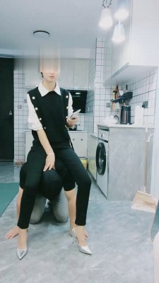 【小小小魔女】卑微房东求虐待 bf19382